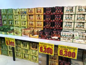 SALEMART店内にハニーバターアーモンドが並んでいる様子
