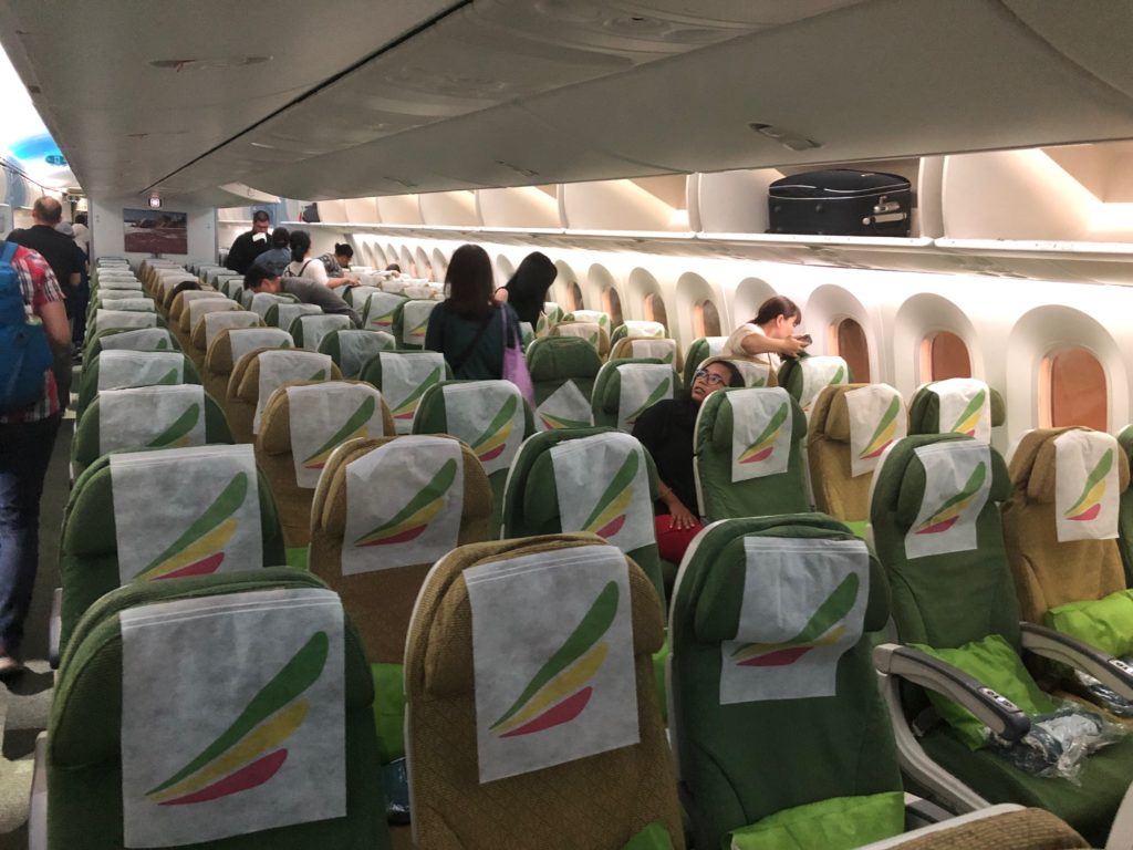 エチオピア航空ET673便機内の様子。日本人女性が沢山搭乗していました。