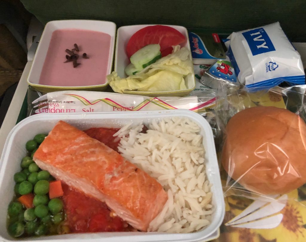エチオピア航空ET673便　機内食　サーモンが美味しかったです。