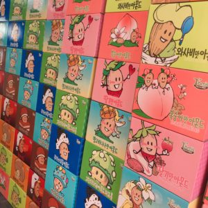 ハニーバターアーモンドケースが並んでいる様子