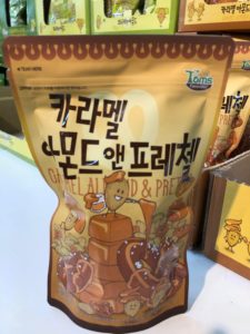 SALEMARTでキャラメルアーモンドアンドプレッツェルが売られている。