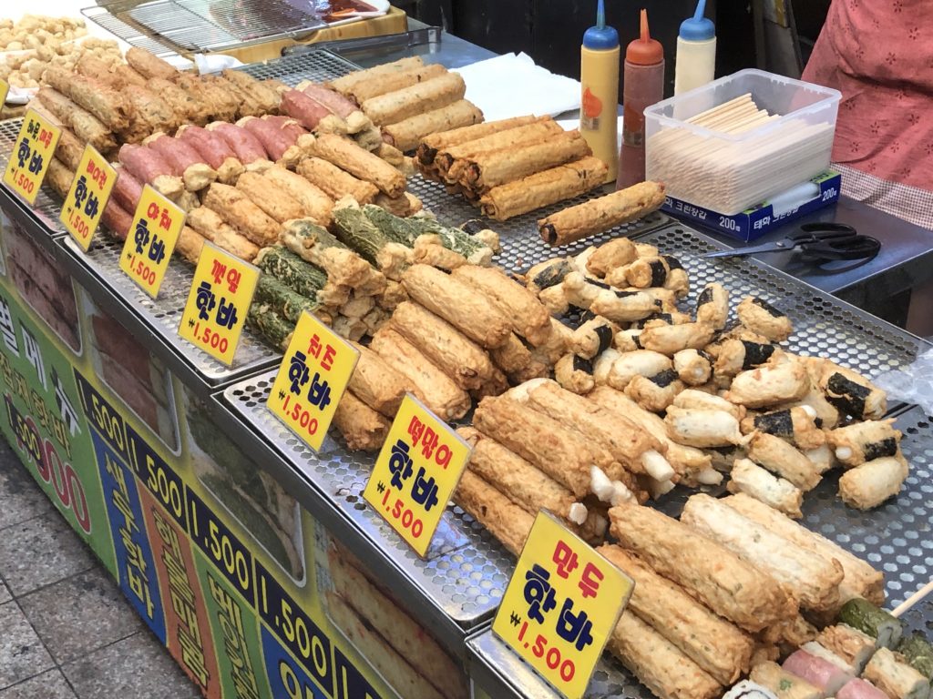 新浦国際市場にいる様々な種類のホットバー