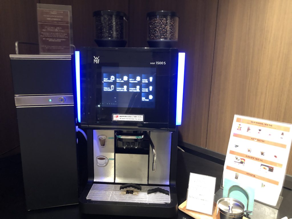 羽田空港国際線ターミナル SKY LOUNGEのコーヒーメーカー