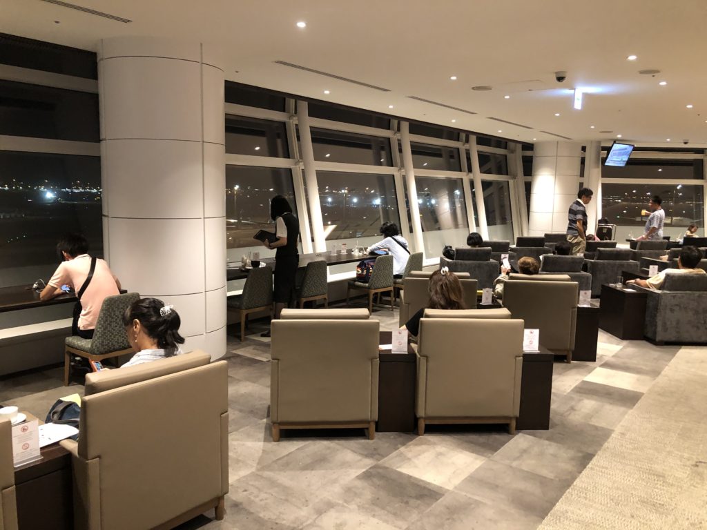 羽田空港国際線ターミナル SKY LOUNGEの内部の様子