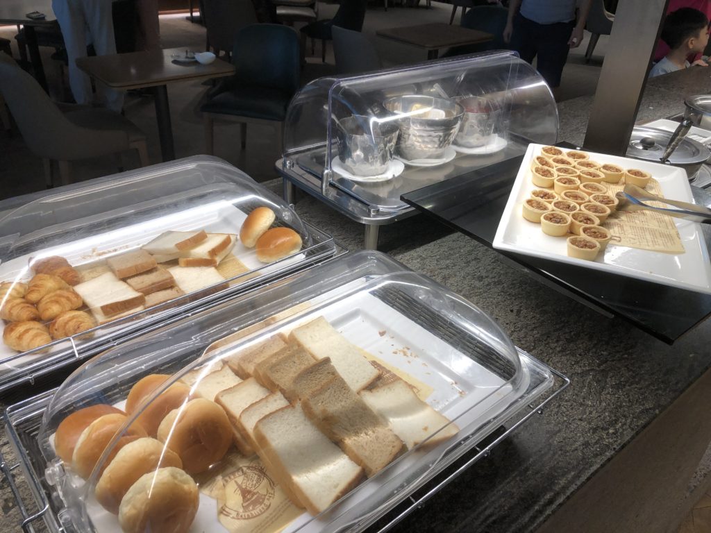 2019年最新仁川空港アシアナ航空ビジネスクラスラウンジで提供されているパン類
