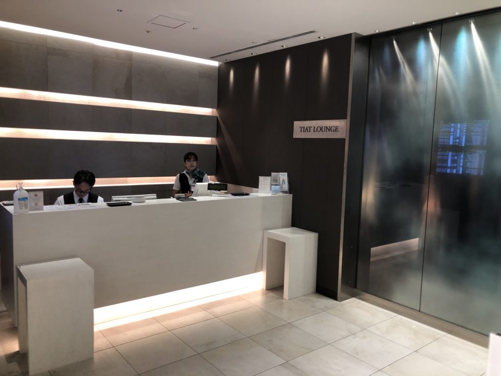 羽田空港国際線ターミナル SKY LOUNGEの入口受付