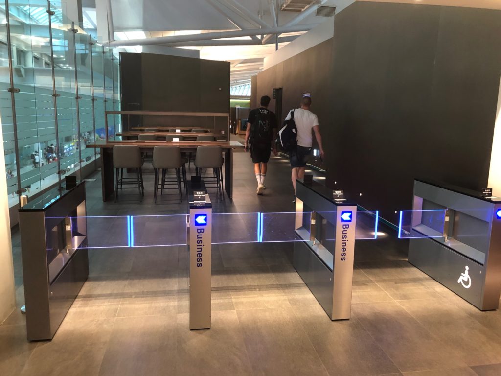 最新仁川空港アシアナ航空ビジネスクラスラウンジ入場ゲートの様子