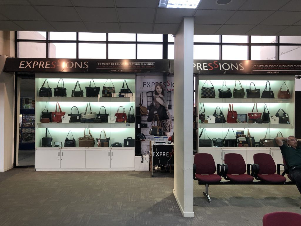 エルアルト国際空港のかばん屋さん