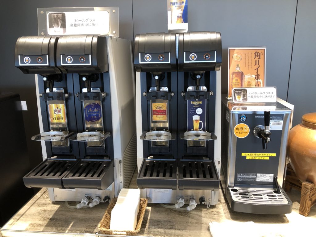 伊丹空港 ANA SUITE LOUNGEにあるビールサーバーとハイボールサーバー