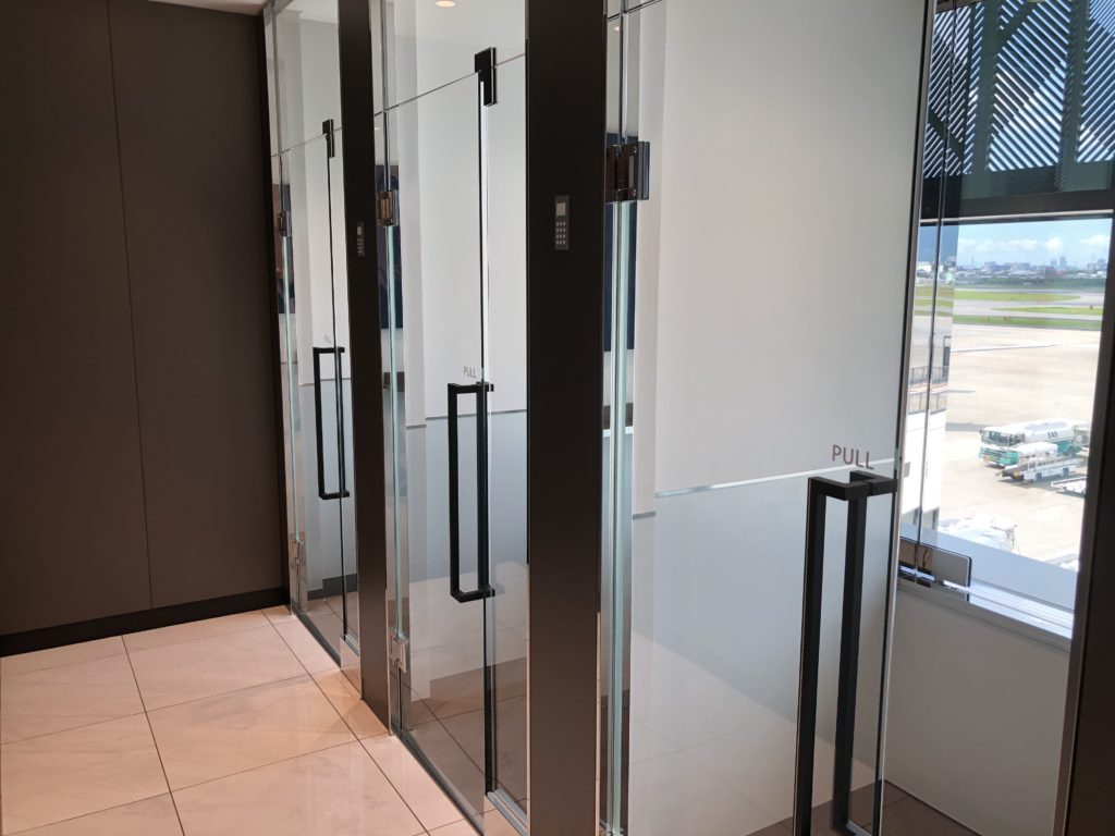 伊丹空港 ANA SUITE LOUNGEにある電話スペース
