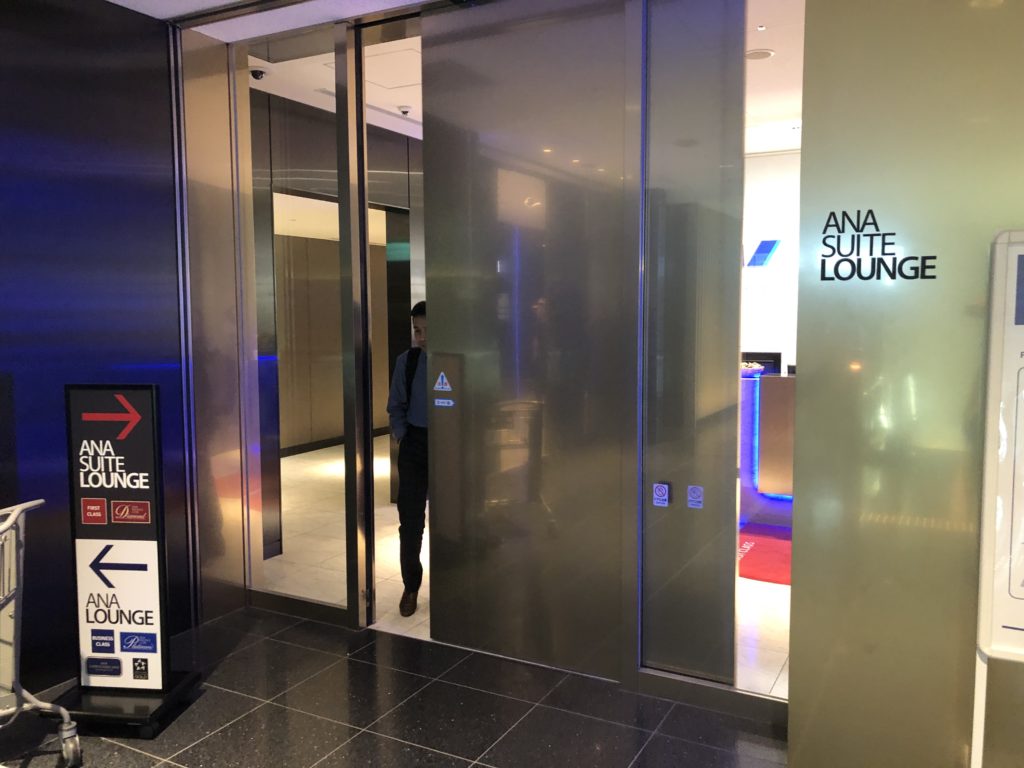 ANA SUITE LOUNGEの入口の様子