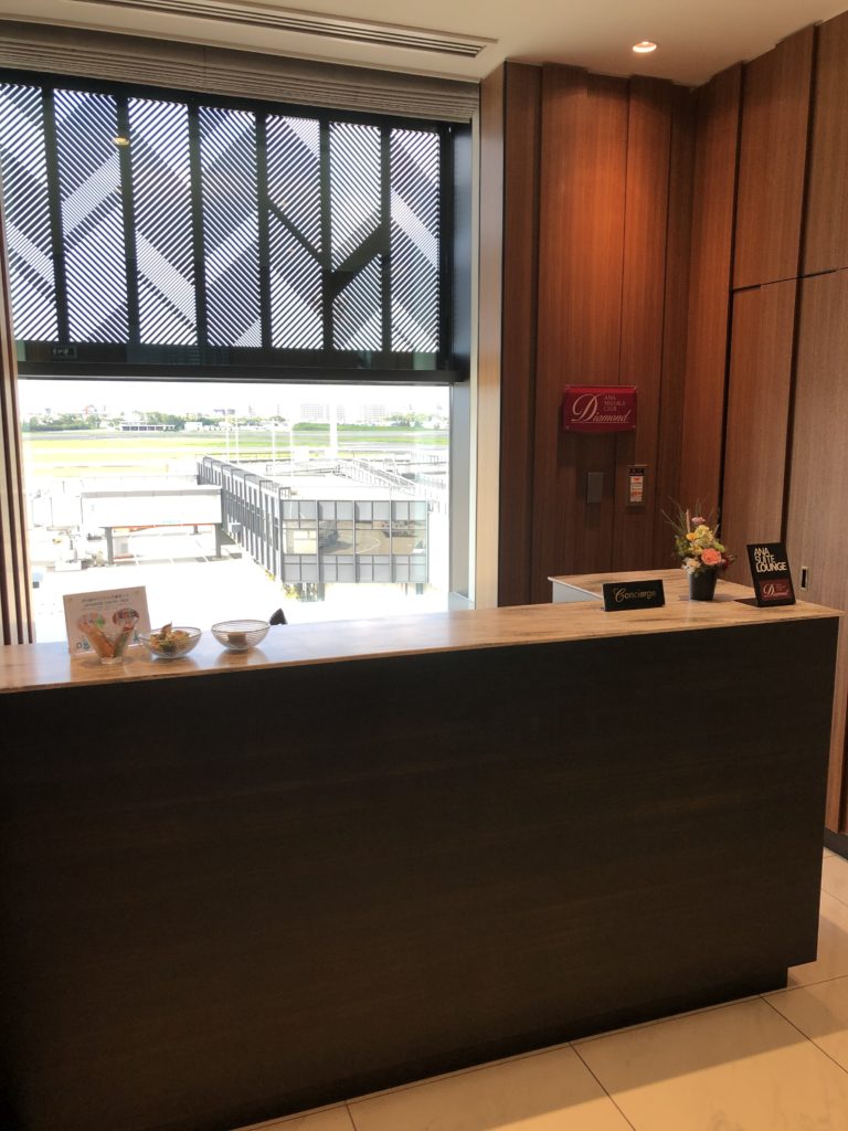 伊丹空港　ANA SUITE LOUNGE　コンシェルジュデスク