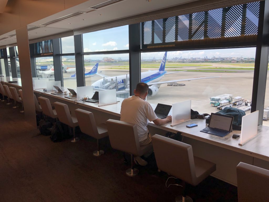 伊丹空港 ANA SUITE LOUNGE　ワークスペース