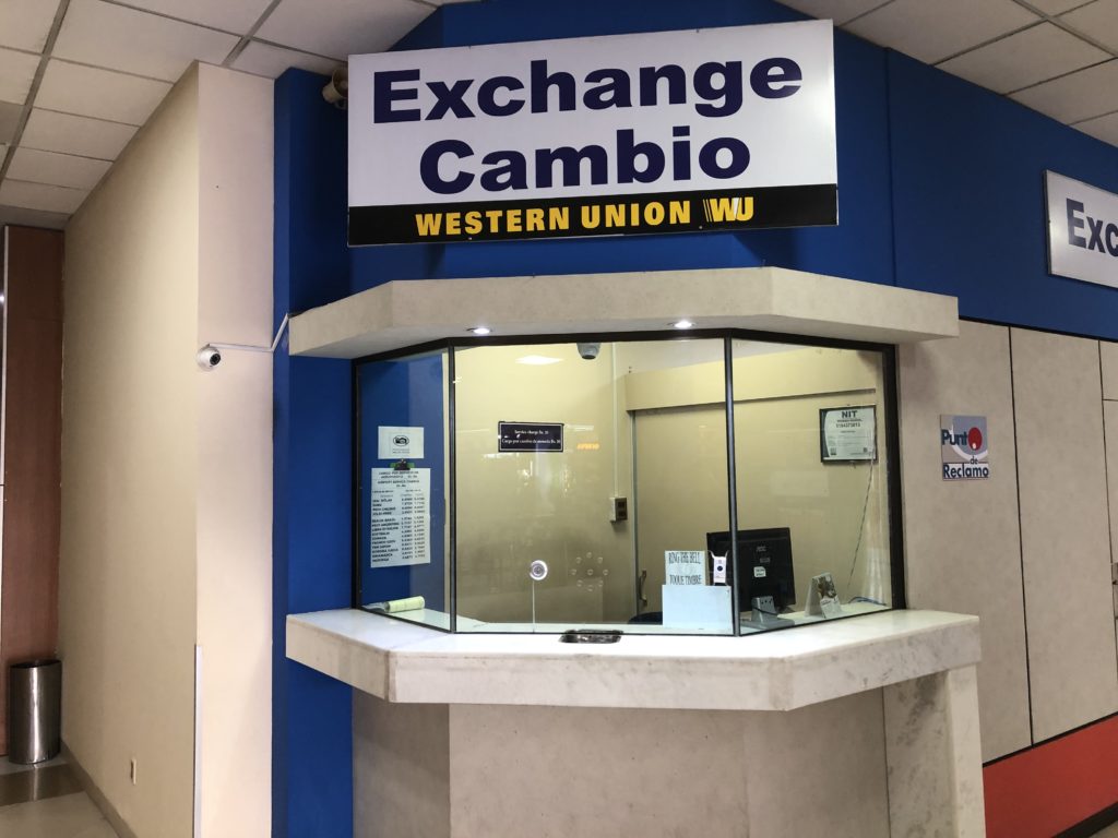 エル アルト国際空港にある両替所’’EXCHANGE CAMBIO''