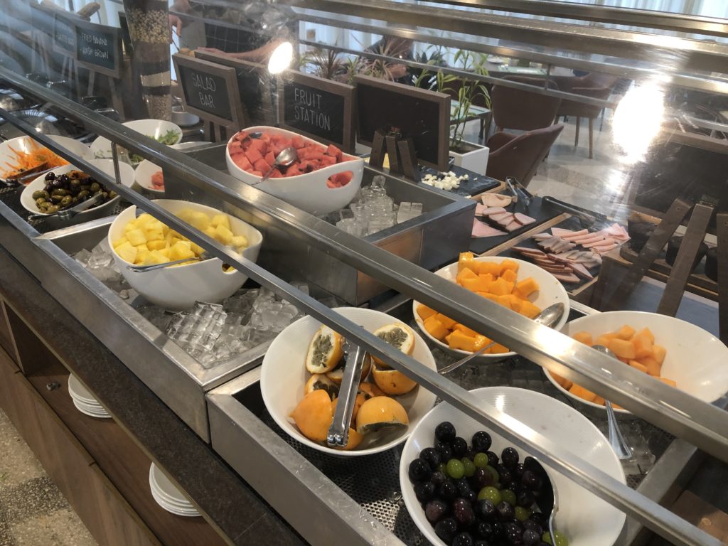 朝食ビュッフェの果物類です。