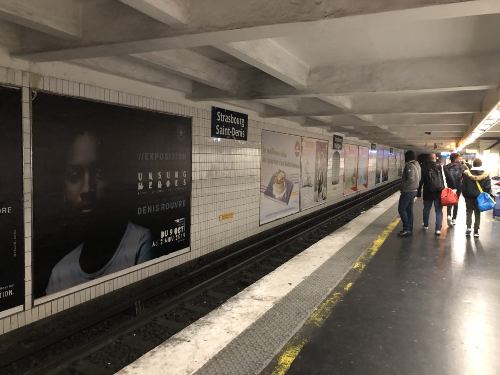 フランス・パリ　地下鉄駅構内の様子