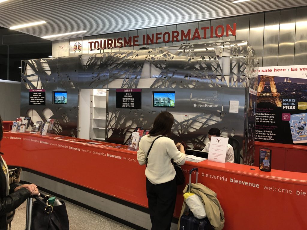 フランス CDG ツーリズムインフォメーションでTravel Wifiを受け取ることが出来ます。