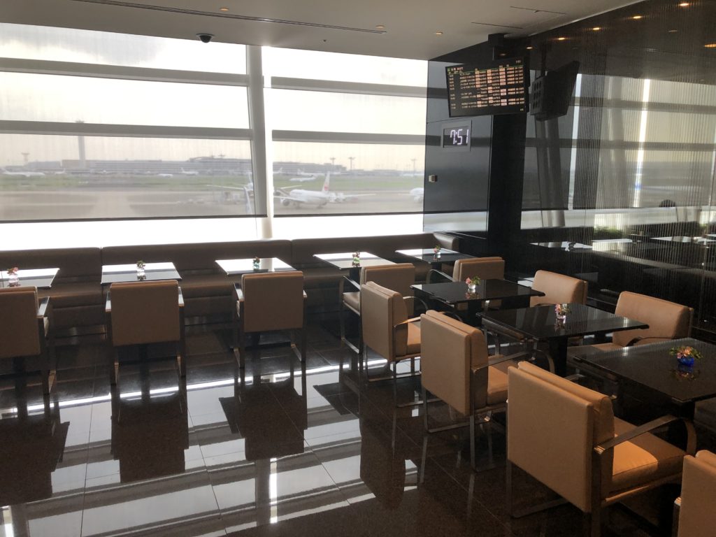 ANA SUITE LOUNGE DINING hのダイニングスペース