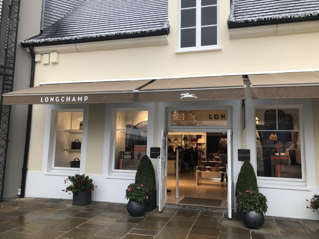 ''ラ・ヴァレ・ヴィレッジ''( La Vallée Village) LONGCHAMP店舗外観の様子