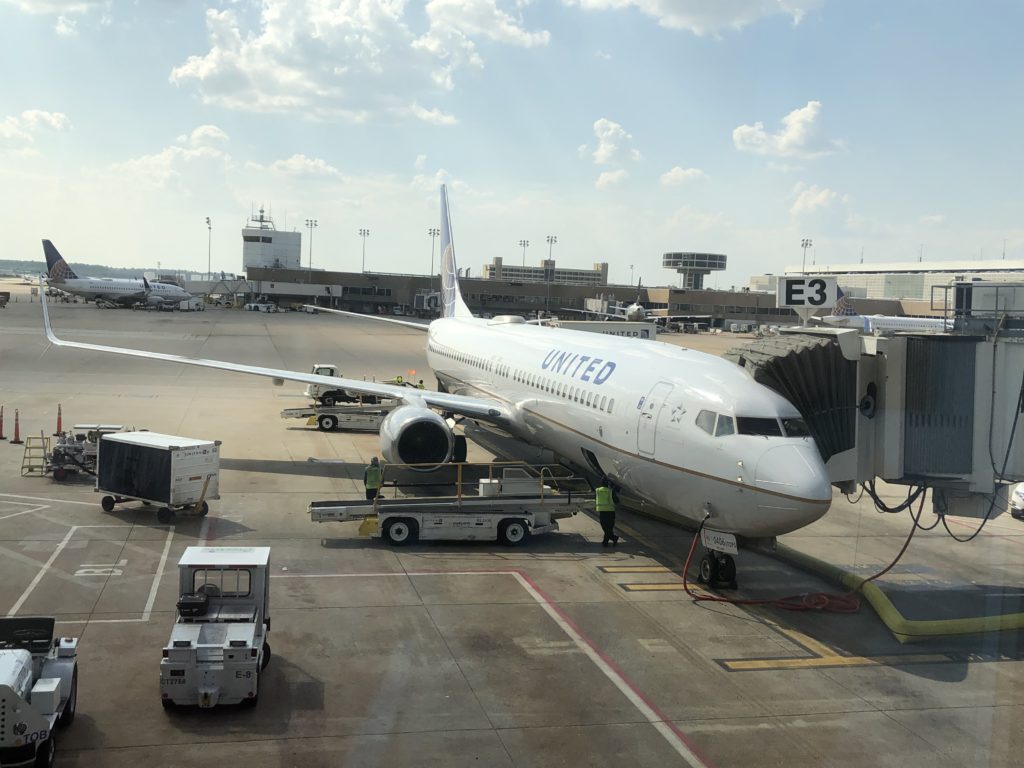 UA854便(NH7172便)リマ行のB767-300