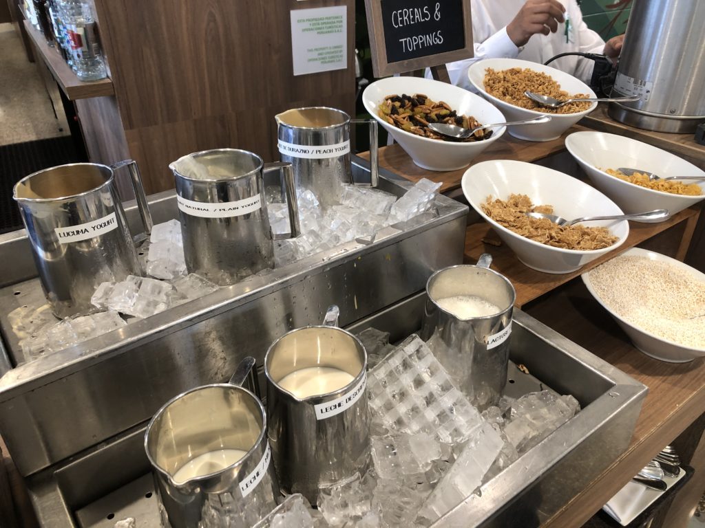 朝食ビュッフェのヨーグルトバー