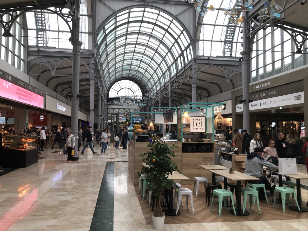 アウトレットモールに隣接する''Val d'Europe Shopping Center'のレストランエリア