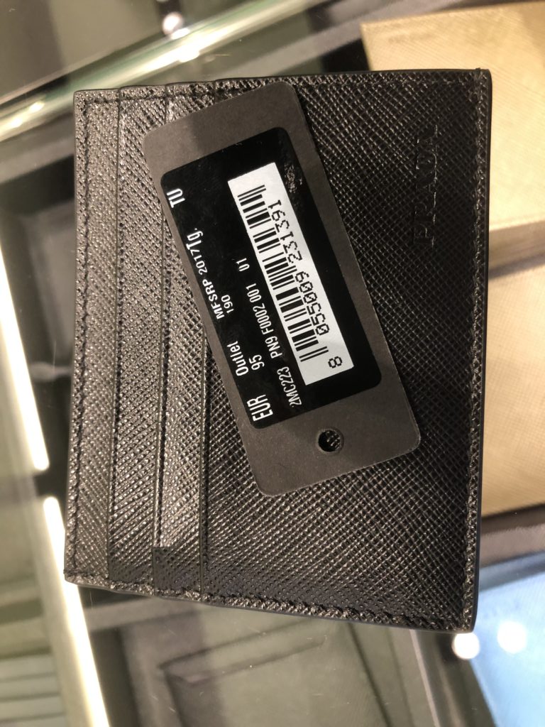 ''ラ・ヴァレ・ヴィレッジ''( La Vallée Village) PRADAで購入したカードケース