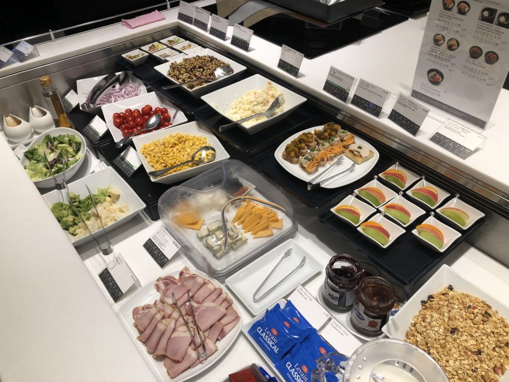 ANA SUITE LOUNGE DINING hのビュッフェスペース