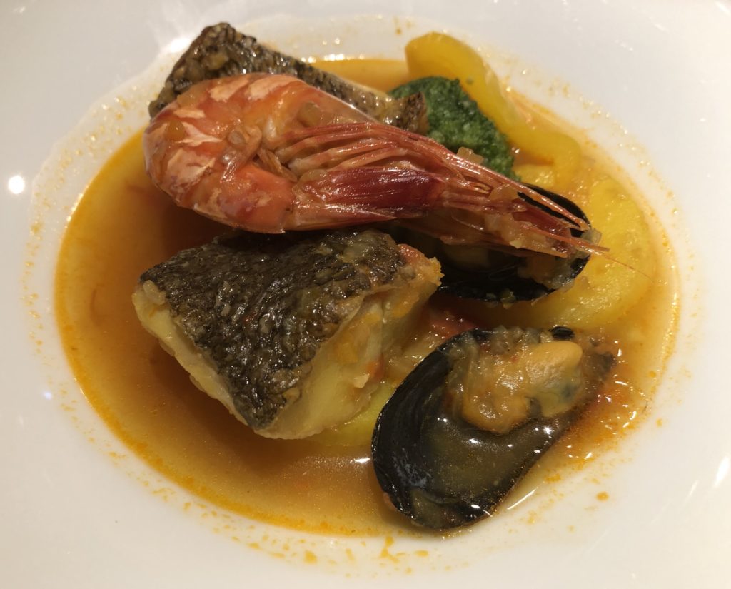 ANA SUITE LOUNGE DINING hのメインディッシュであるブイヤベース