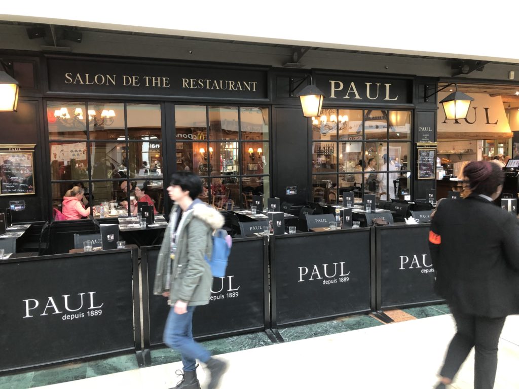 日本でも有名なPAULのレストランもありました。