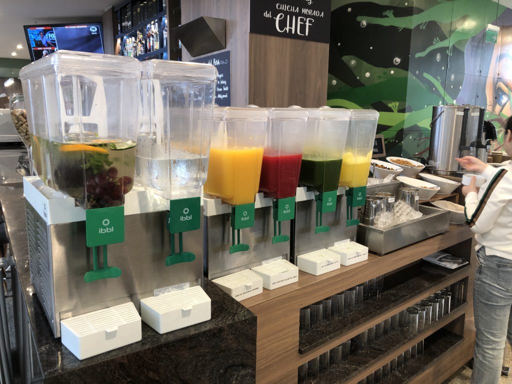 朝食ビュッフェのドリンクバー