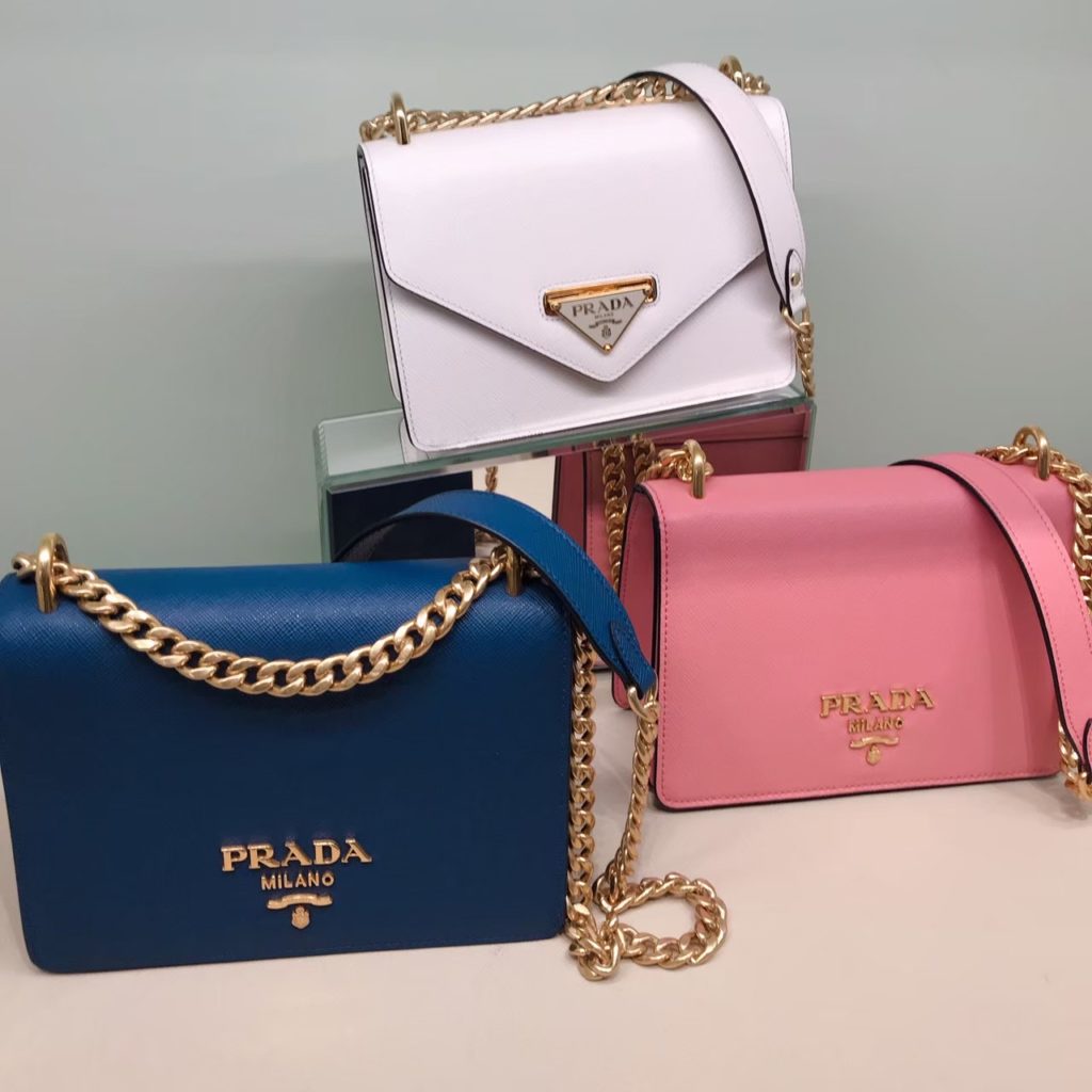 イタリア ミラノ セッラヴァッレデザイナーアウトレット PRADAで販売されていたチェーンバック