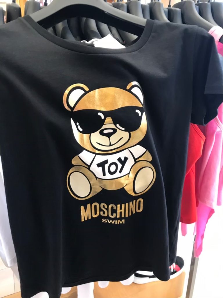 イタリア ミラノ アウトレット 戦利品(3)　モスキーノ　Tシャツ 35ユーロ