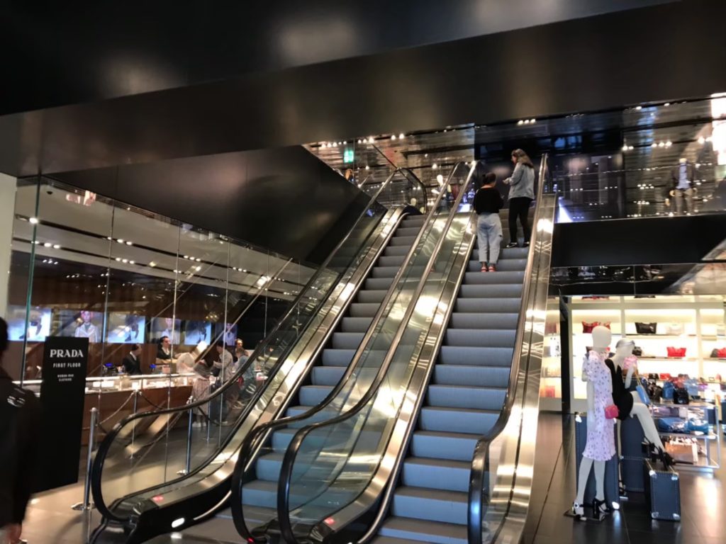 プラダ店内の様子