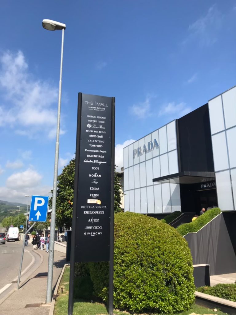 ザ・モール PRADAの店舗外観