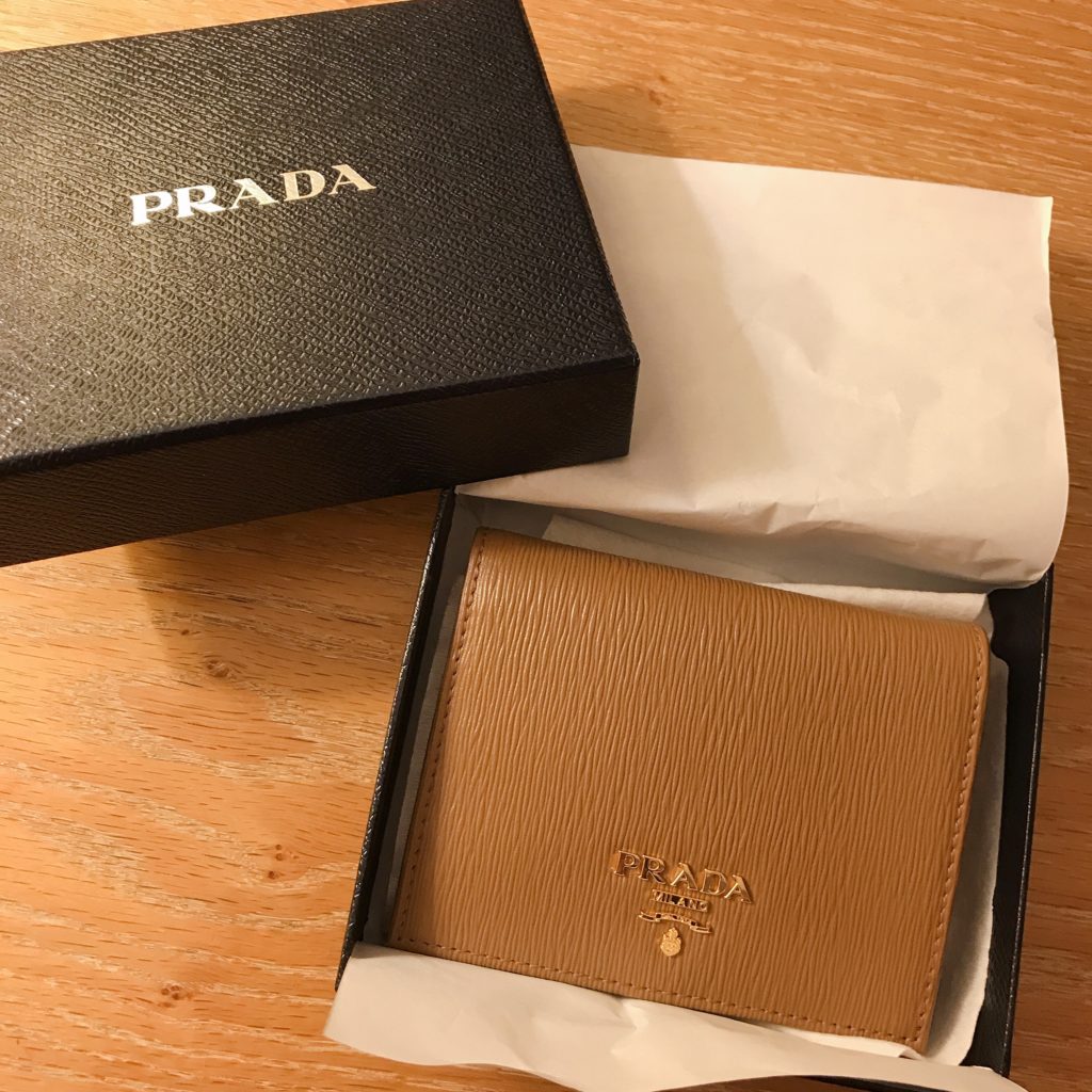 イタリア ミラノ アウトレット 戦利品(1)　PRADAの二つ折り財布 135ユーロ