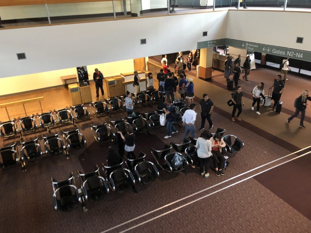 アンカレッジ国際空港待合室の様子(2)