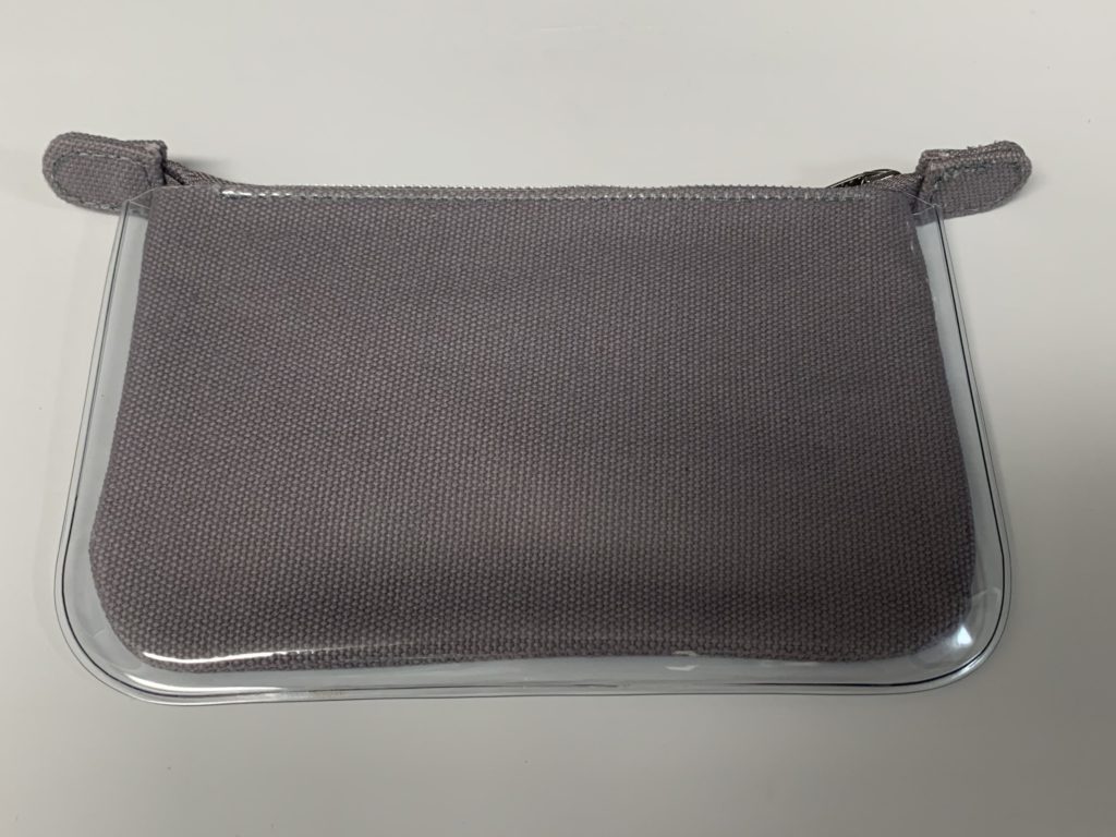 ルイ・ヴィトン美術館限定のポーチ内部の裏面