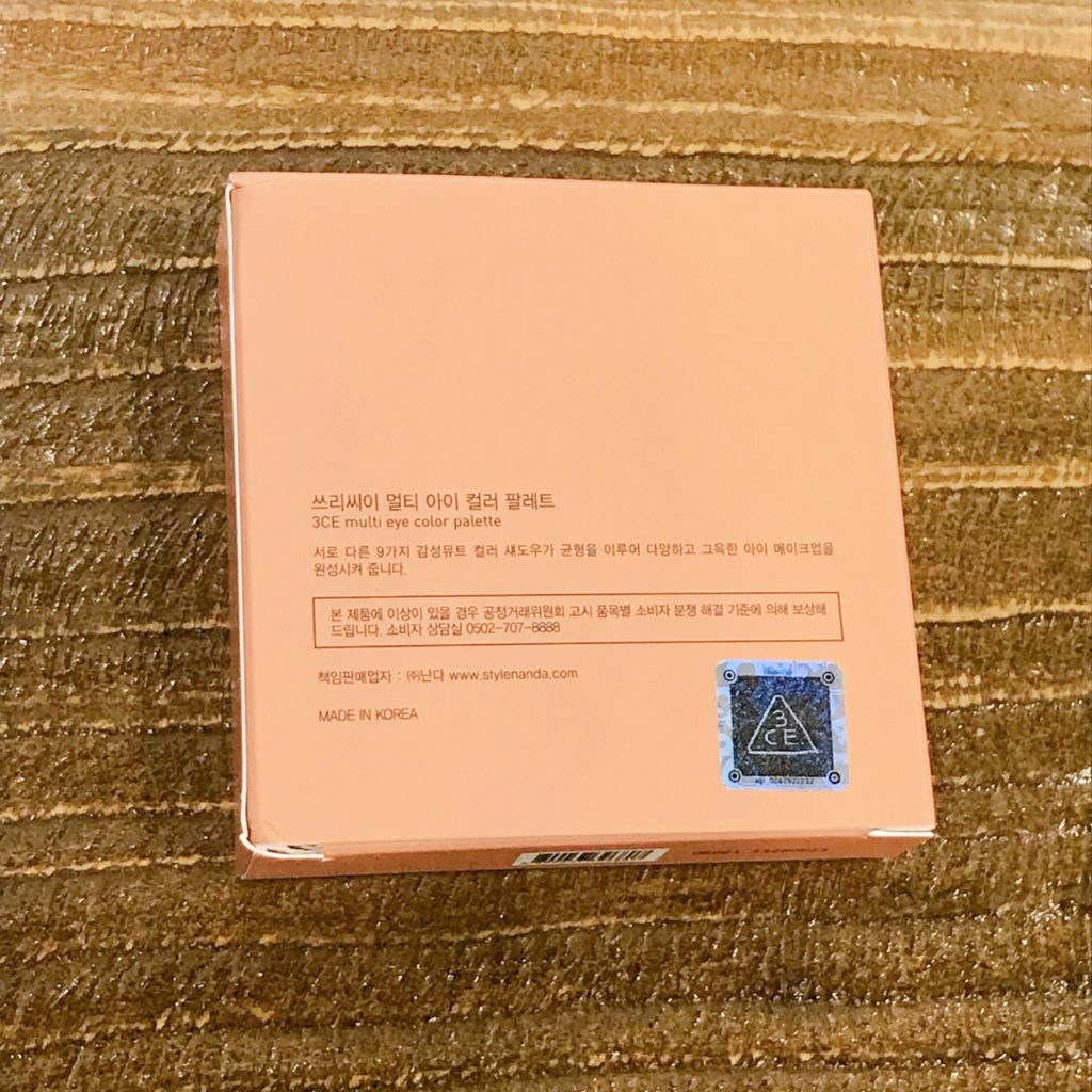 XIAO PANで購入した3CE アイシャドウパレットのパッケージ裏面。ホログラムがちゃんとあります。