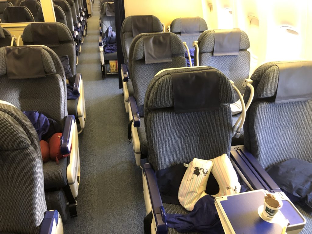 アンカレッジ国際空港に緊急着陸したNH173便の機内の様子(2)
