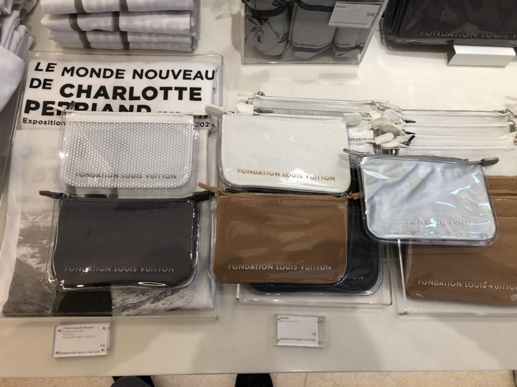 ルイ・ヴィトン美術館限定のポーチは全部で5種類