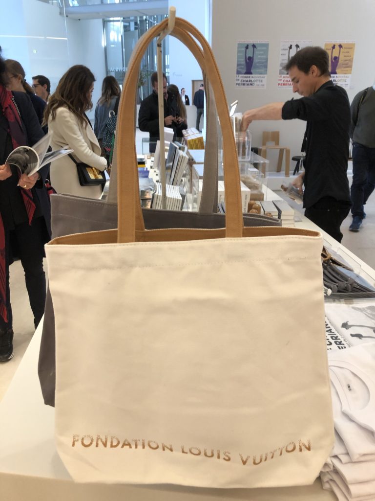 ルイ・ヴィトン美術館限定のトートバック