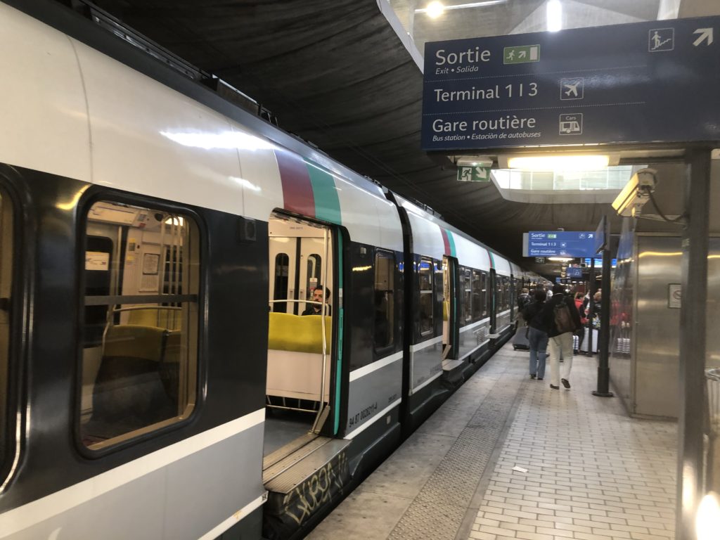 RER B線のホーム 