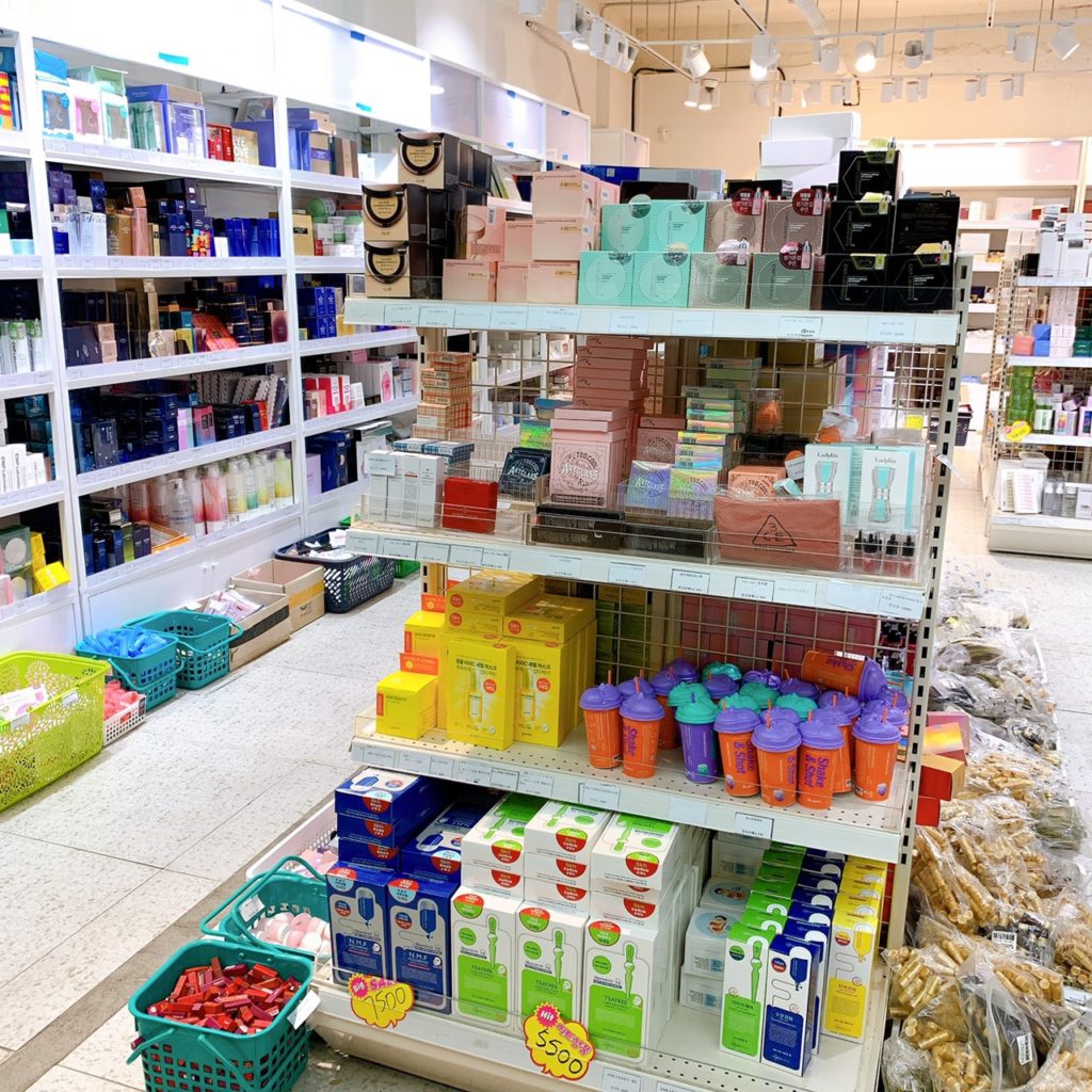 2019年夏に新規OPENしたコスメショップ''V.V.I.P''の店舗内部の様子