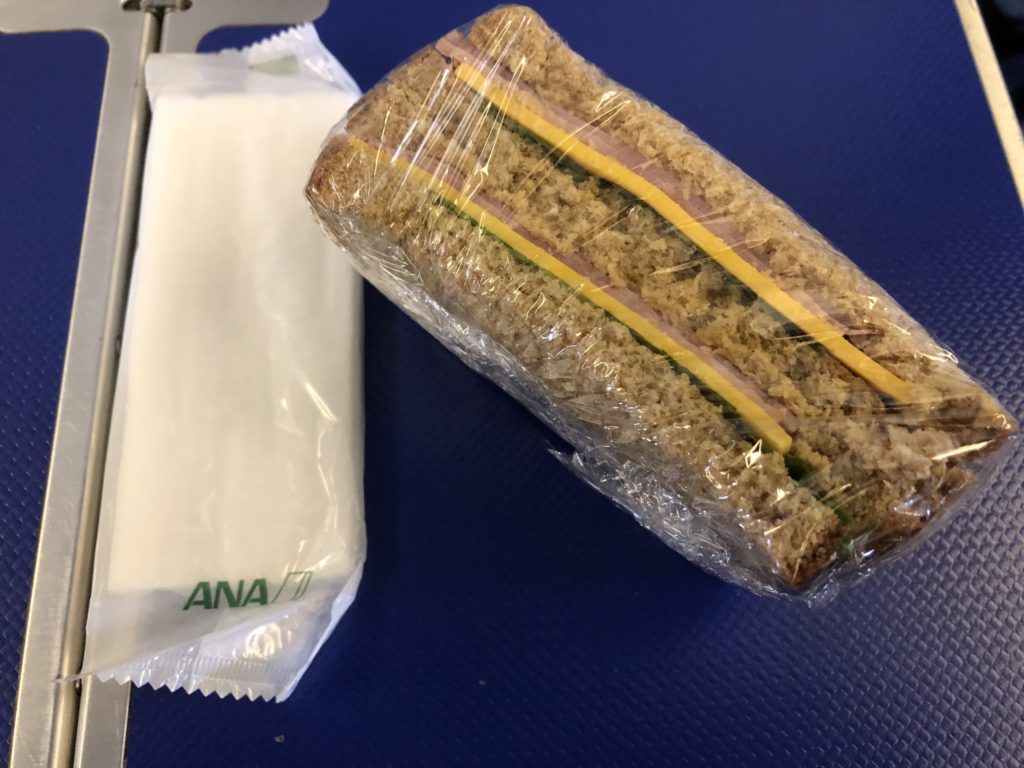 アンカレッジ国際空港着陸前に提供されたサンド