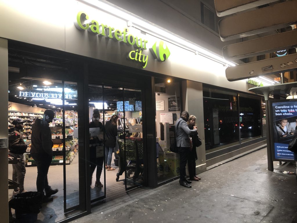 パリ北駅側にあるカルフールシティ