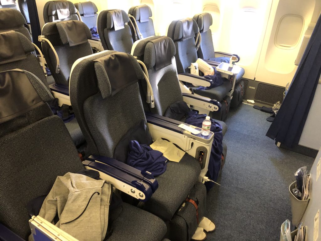 アンカレッジ国際空港に緊急着陸したNH173便の機内の様子