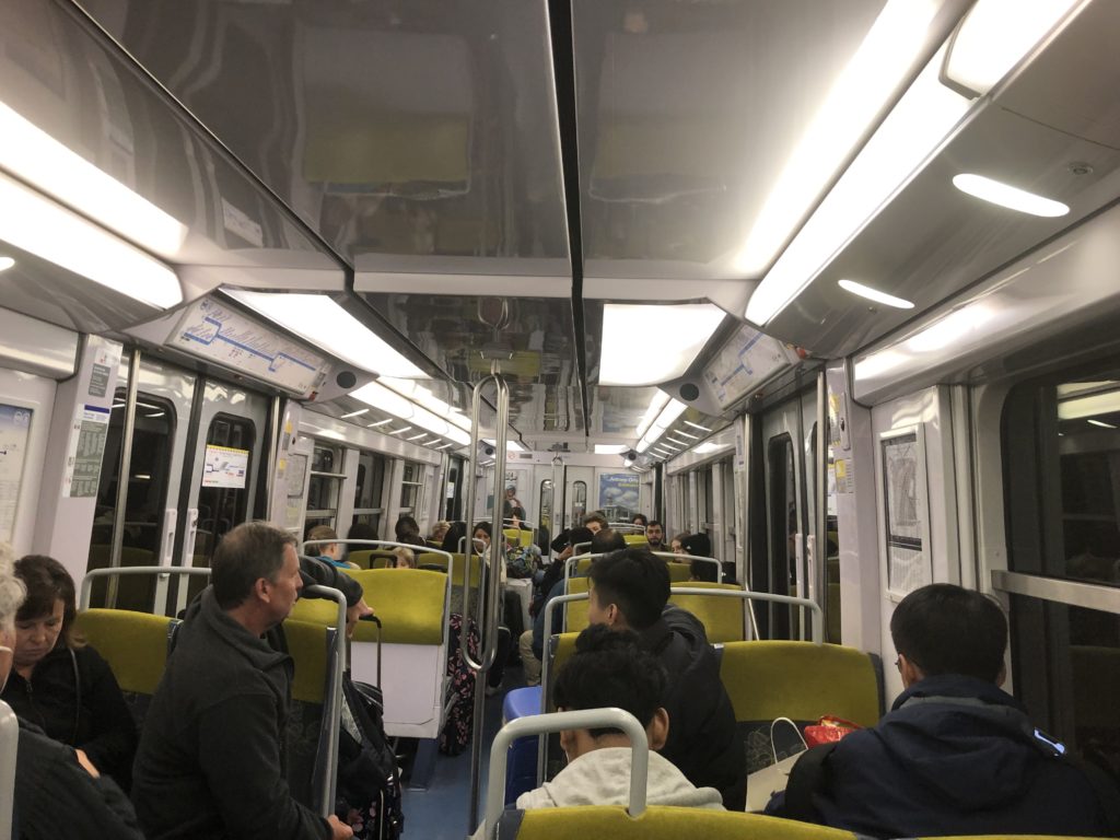 RER B線の車内