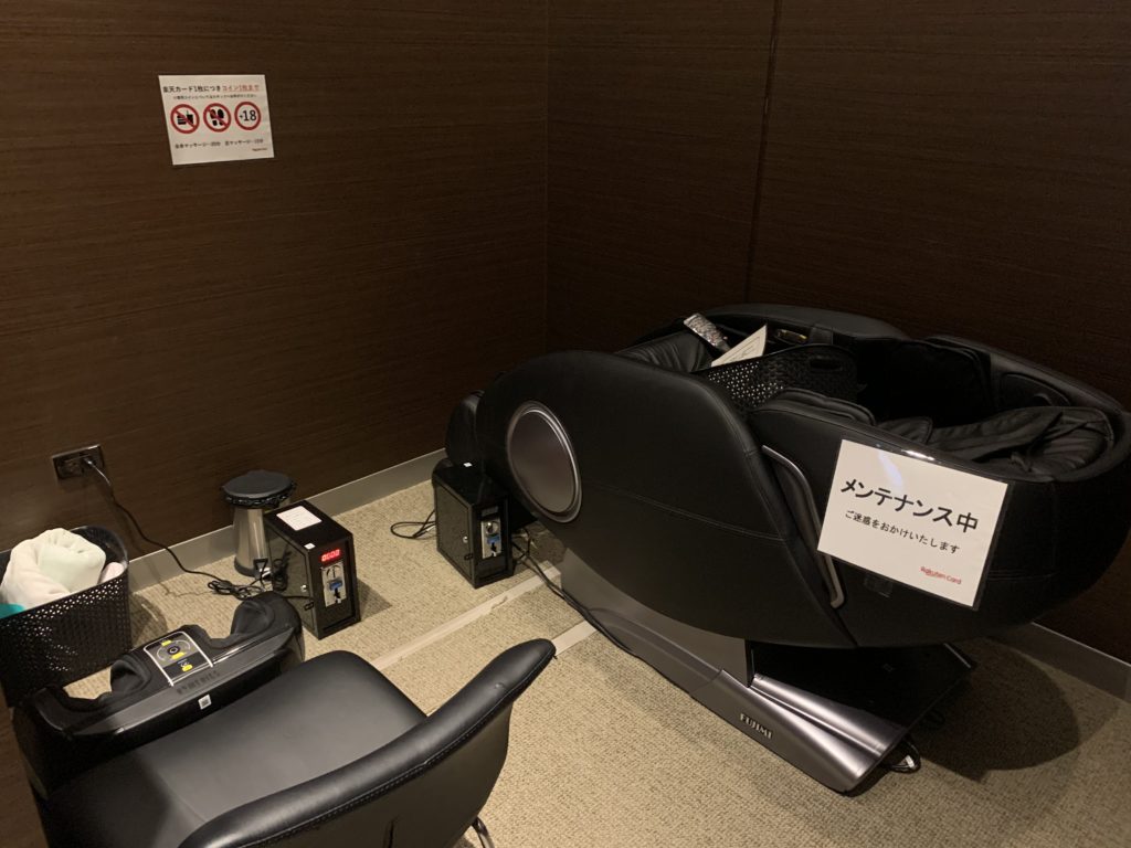 楽天カード アラモアナラウンジに設置されているPremium Room内部にあるマッサージチェア