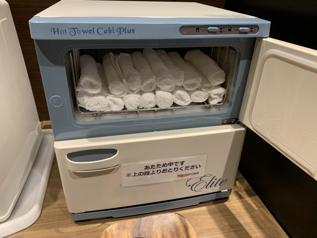 楽天カード アラモアナラウンジで提供されているおしぼりサービス